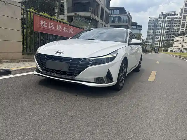 HYUNDAI ELANTRA