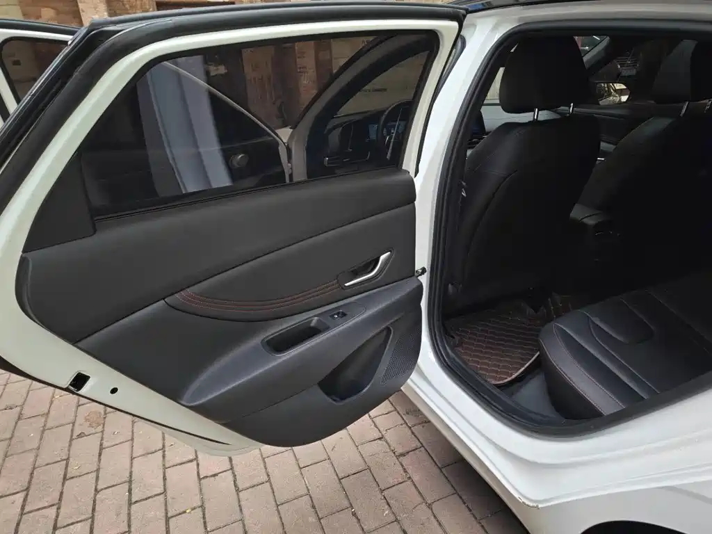 Hyundai Elantra — миниатюра 14