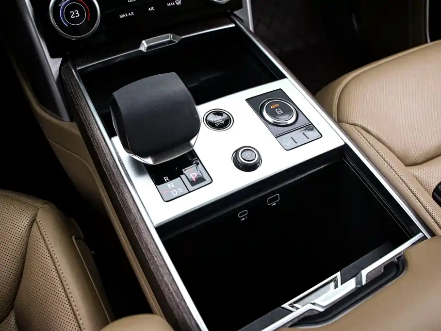 Land Rover Range Rover 2023 — фото 10