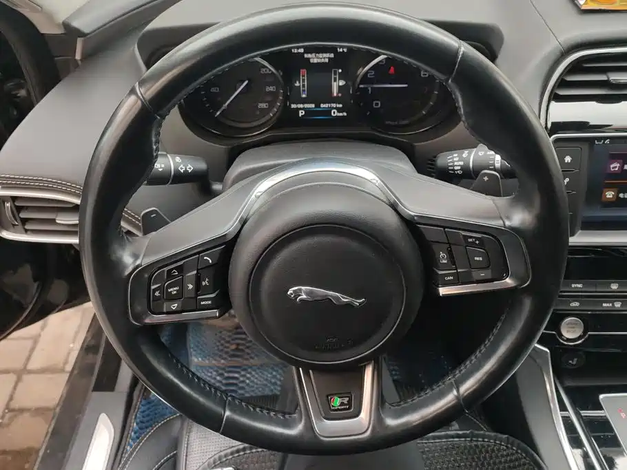 Jaguar XE — миниатюра 15