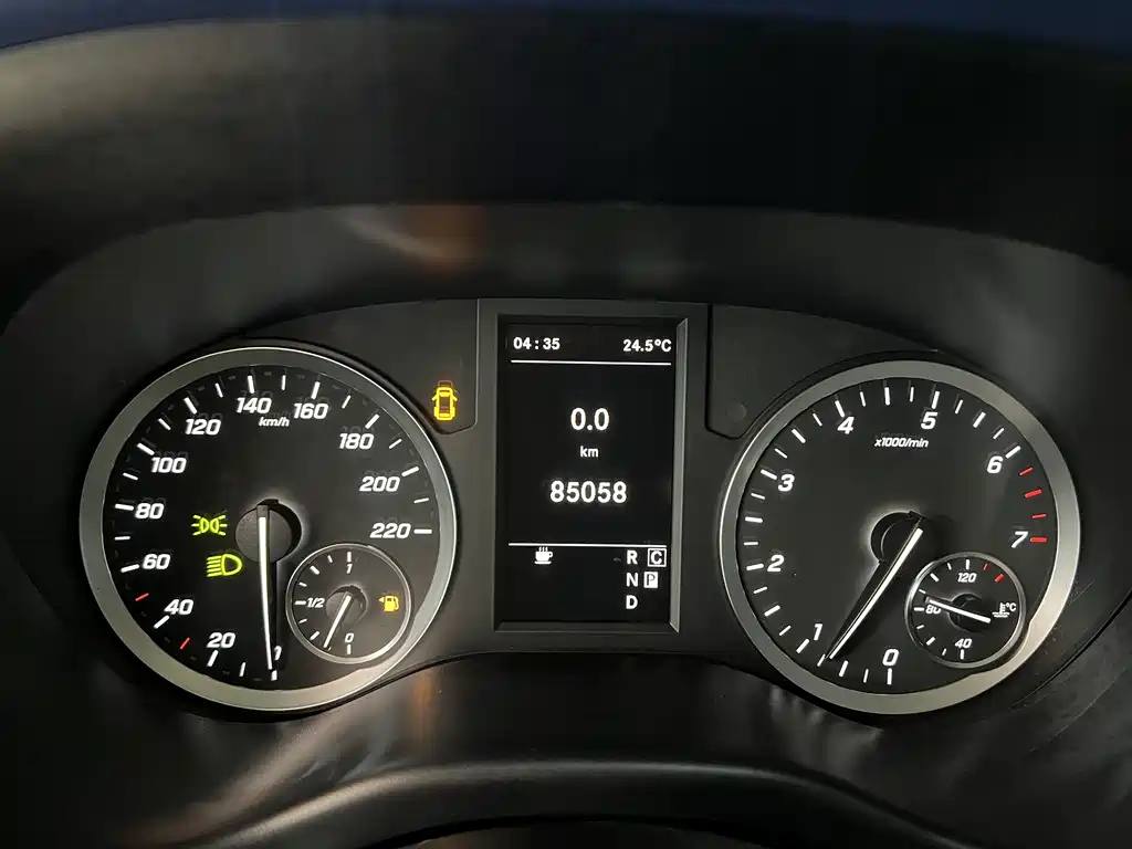 Mercedes-Benz Vito 2023 2.0T 7 мест