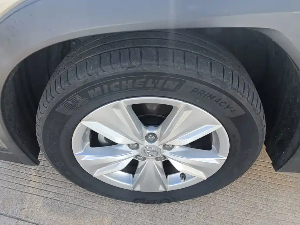 Lexus UX — миниатюра 23