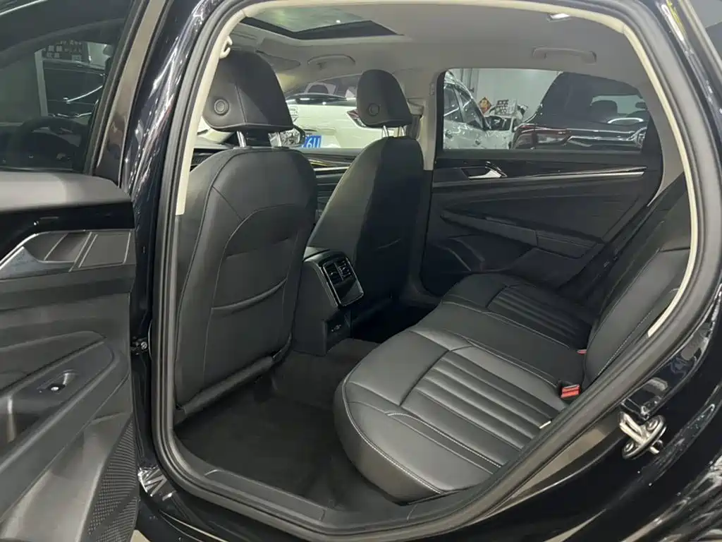 Volkswagen Passat 2024 280TSI