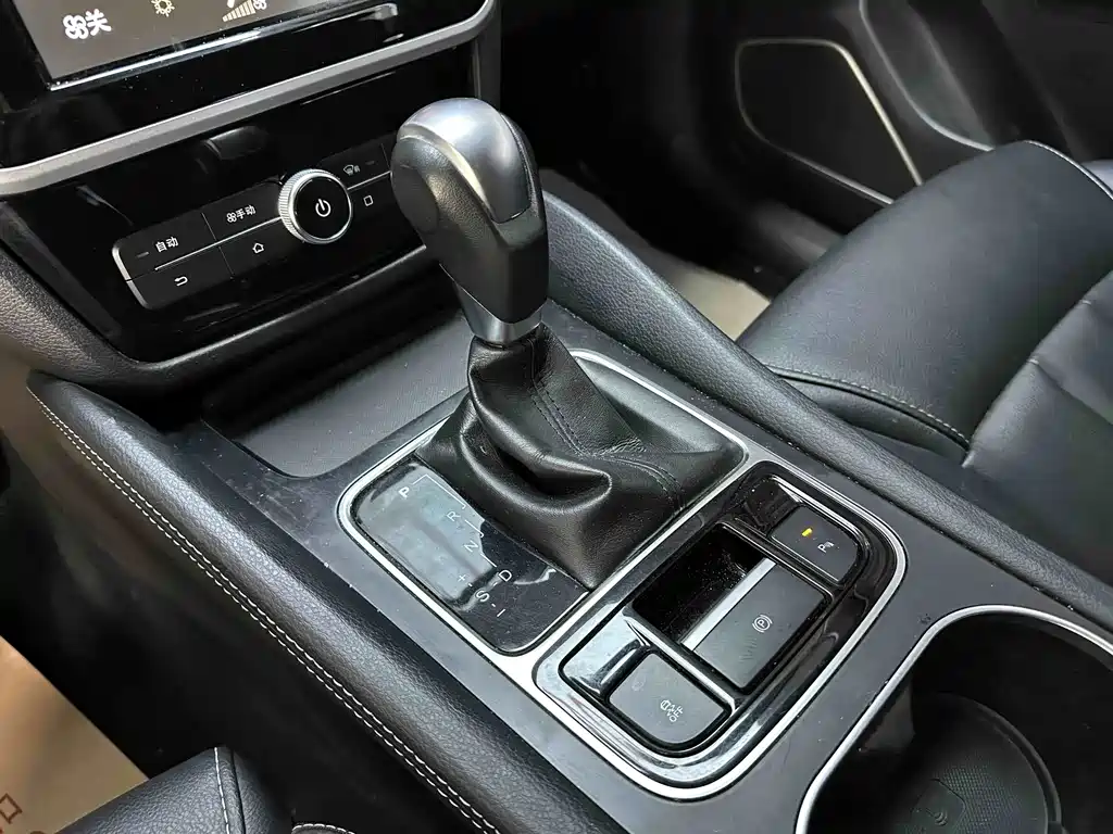 BYD MAX — миниатюра 10