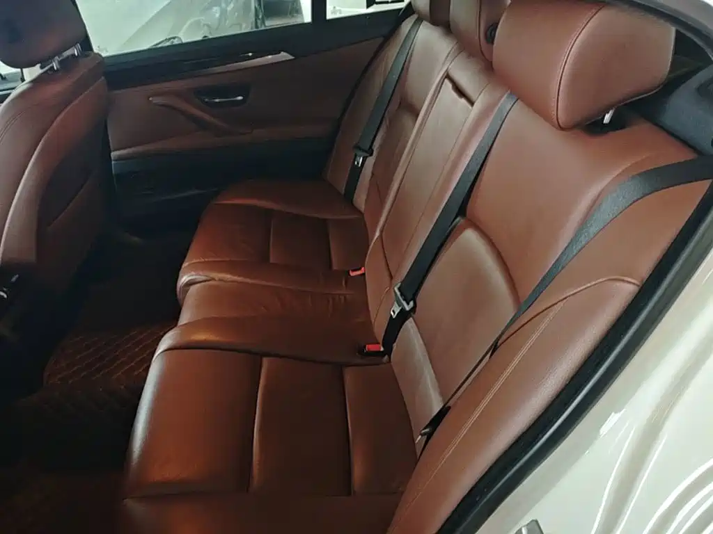 BMW 5 Series — миниатюра 13