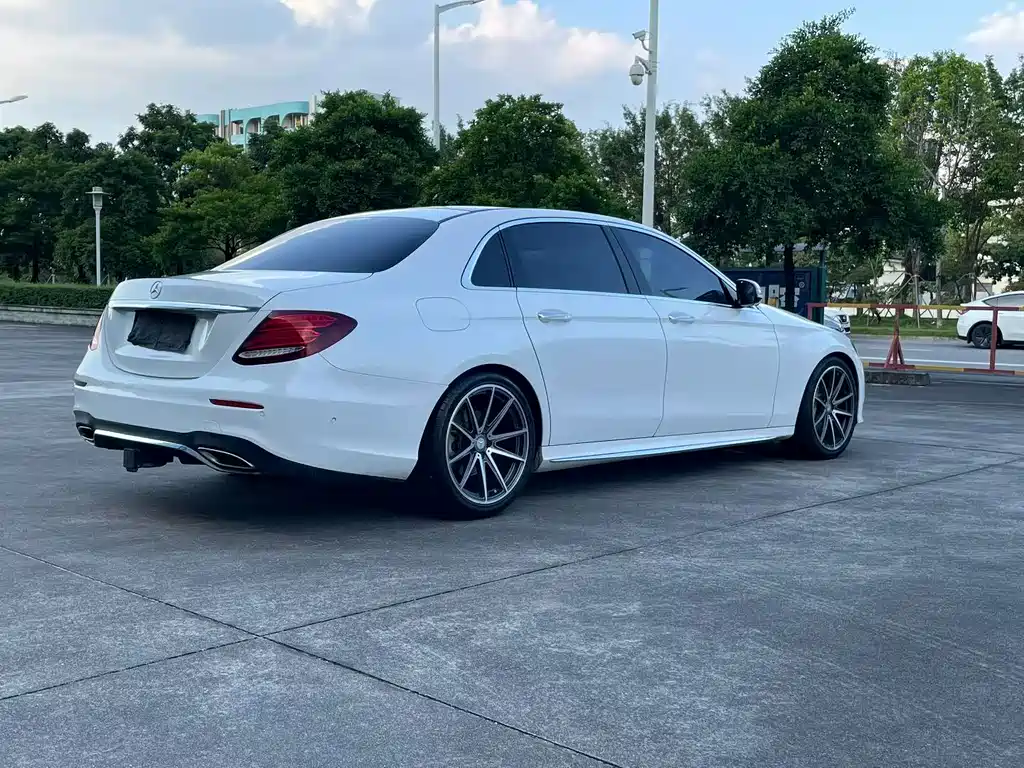 Mercedes-Benz E-Class — миниатюра 4