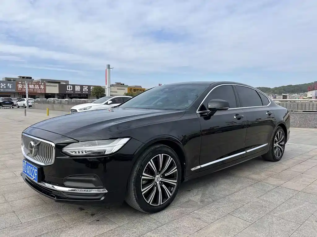VOLVO S90