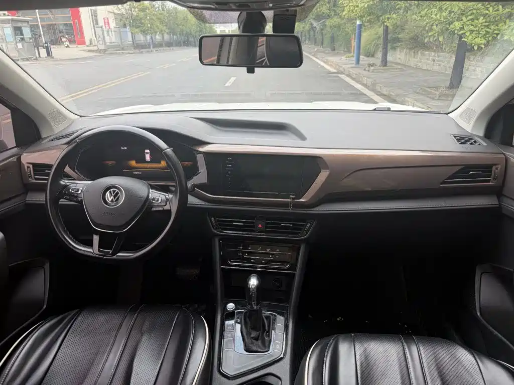 Volkswagen Tharu — миниатюра 5