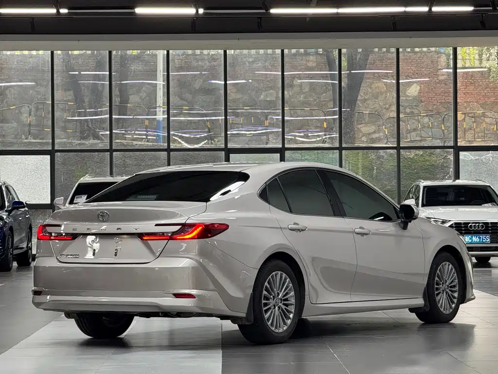 Toyota Camry — миниатюра 8