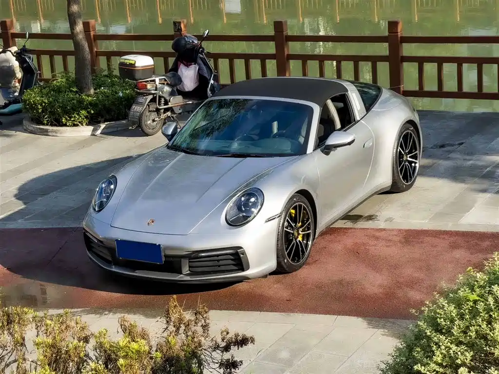 Porsche 911 2021