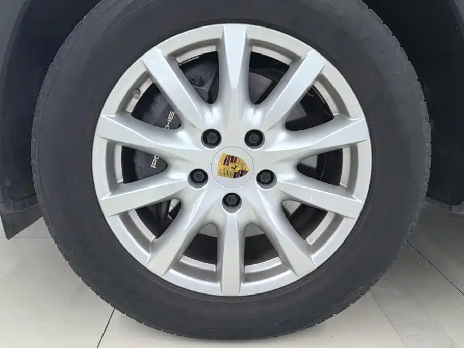 Porsche Cayenne — миниатюра 6
