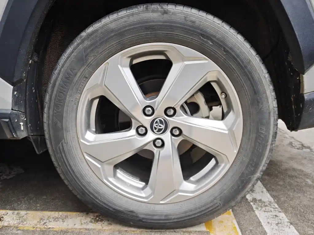 Toyota RAV4 — миниатюра 13