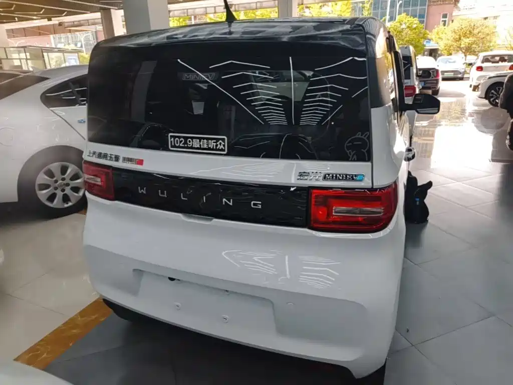 Wuling MINIEV — миниатюра 6