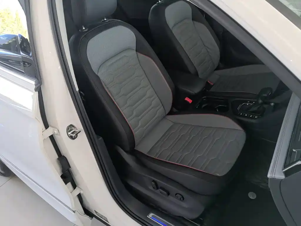 Volkswagen Tiguan L PHEV — миниатюра 25