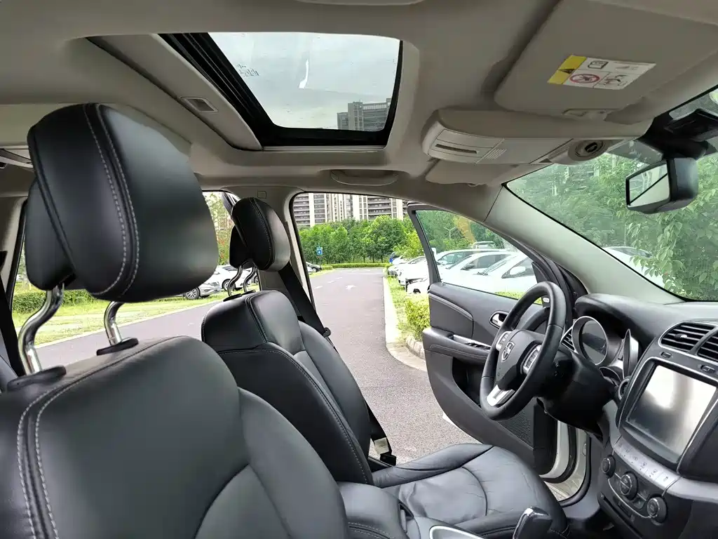 Dodge Journey — миниатюра 10