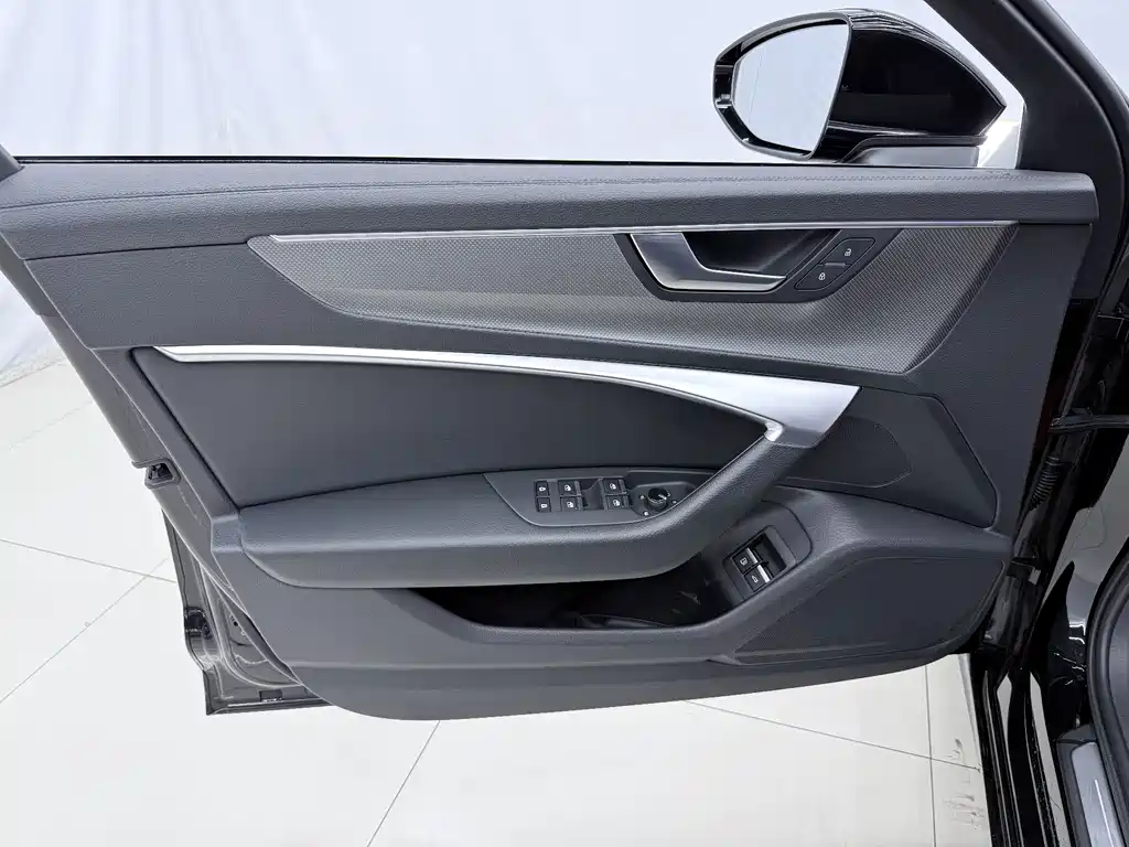 Audi A6L New Energy — миниатюра 16