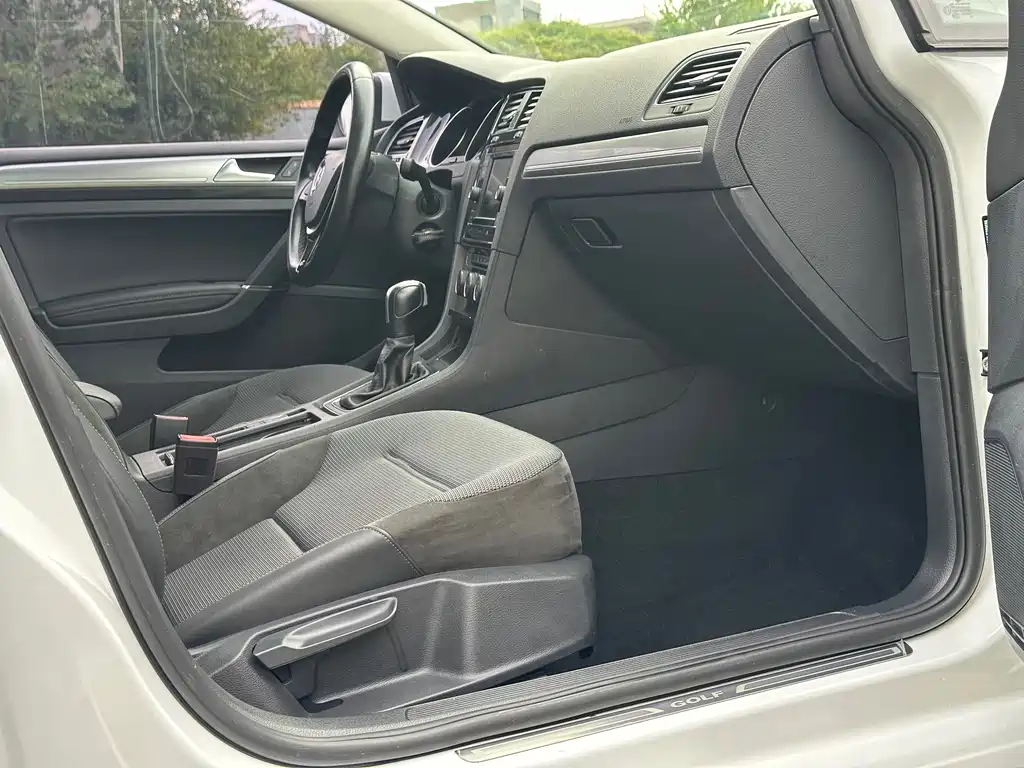 Volkswagen Golf — миниатюра 10