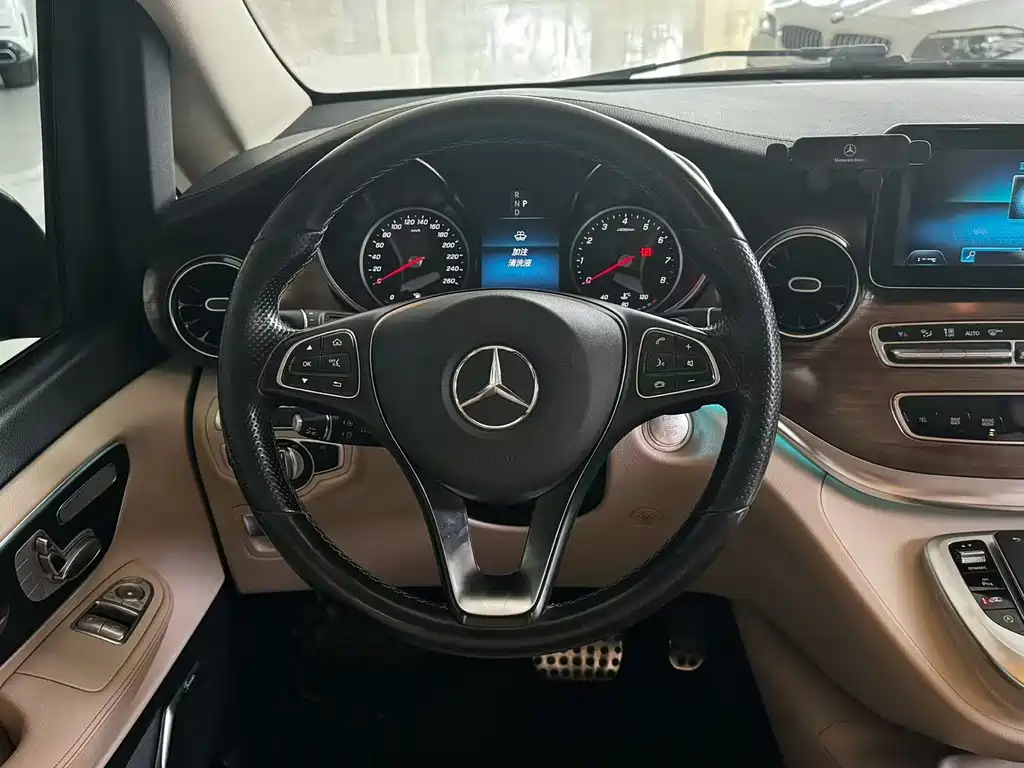 Mercedes-Benz V-Class — миниатюра 14