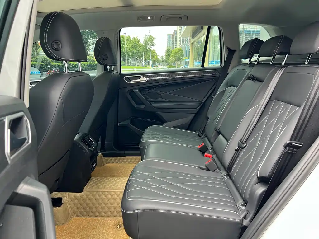 Volkswagen Tiguan L — миниатюра 11