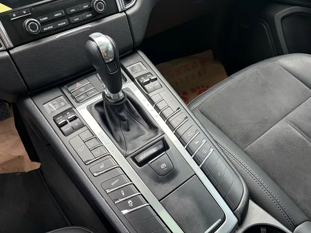 Porsche Macan — миниатюра 5