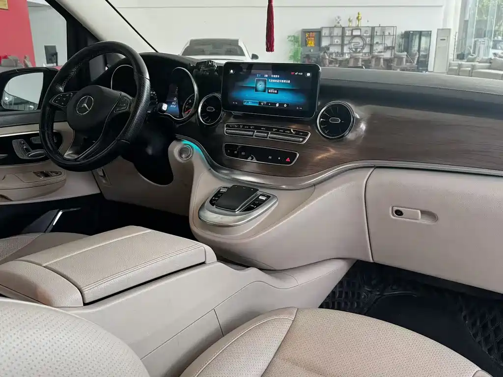 Mercedes-Benz V-Class — миниатюра 13