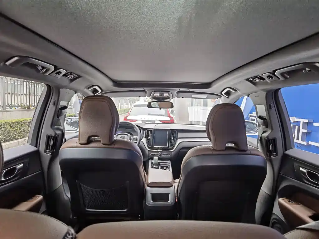 Volvo XC60 2024 B5 Luxury