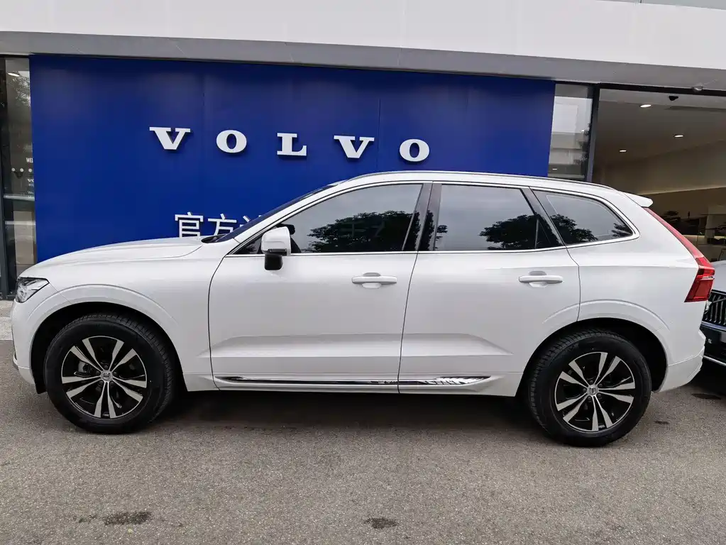 Volvo XC60 2024 B5 Luxury