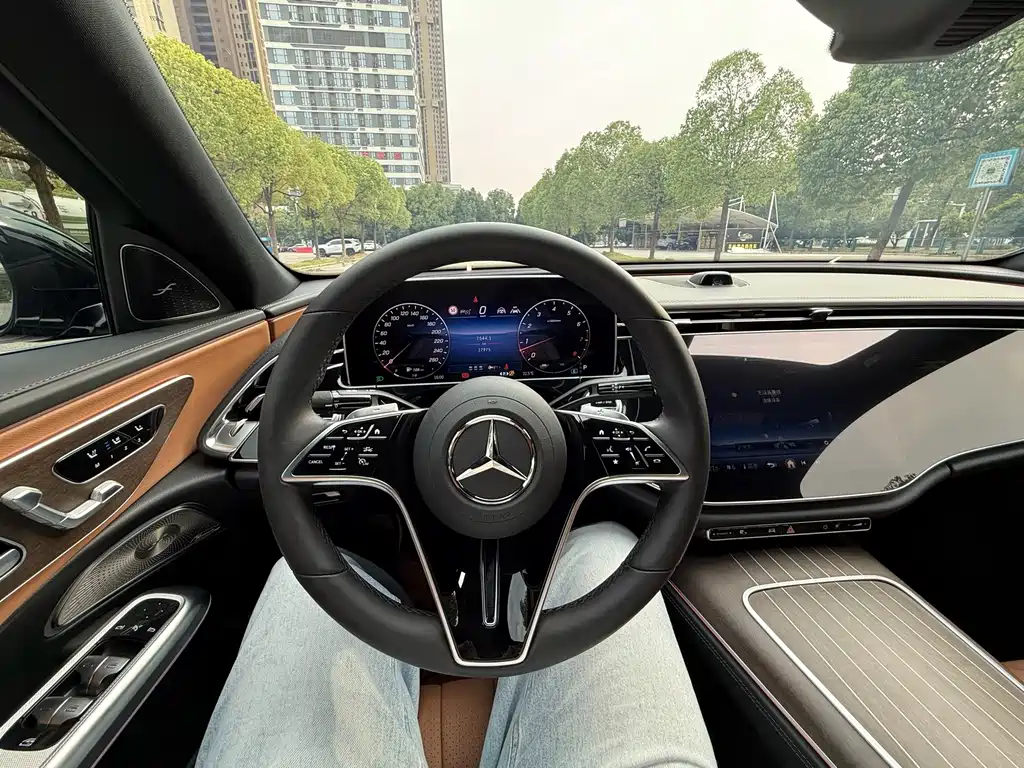 Mercedes-Benz E-Class — миниатюра 15