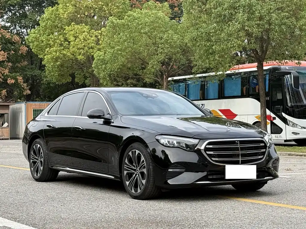Mercedes-Benz E-Class — миниатюра 3