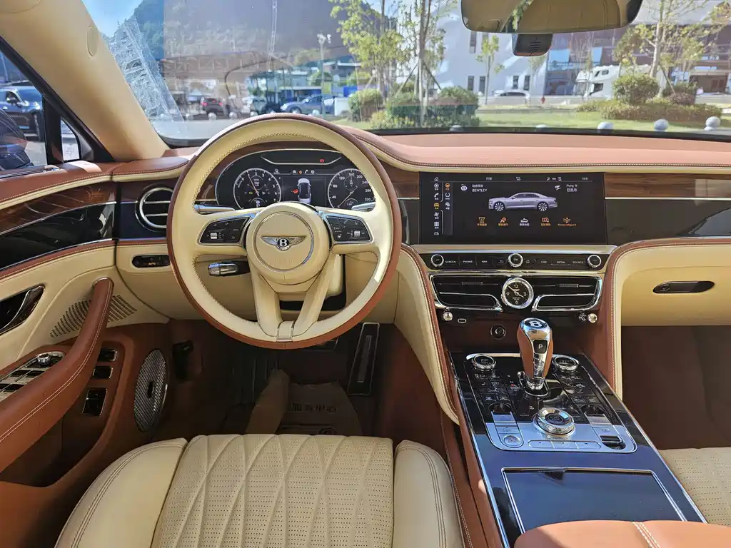 Bentley Flying Spur PHEV — миниатюра 10