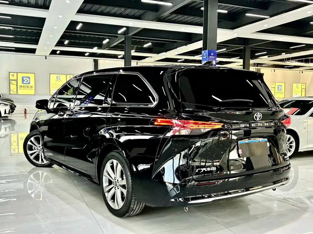 TOYOTA SIENNA