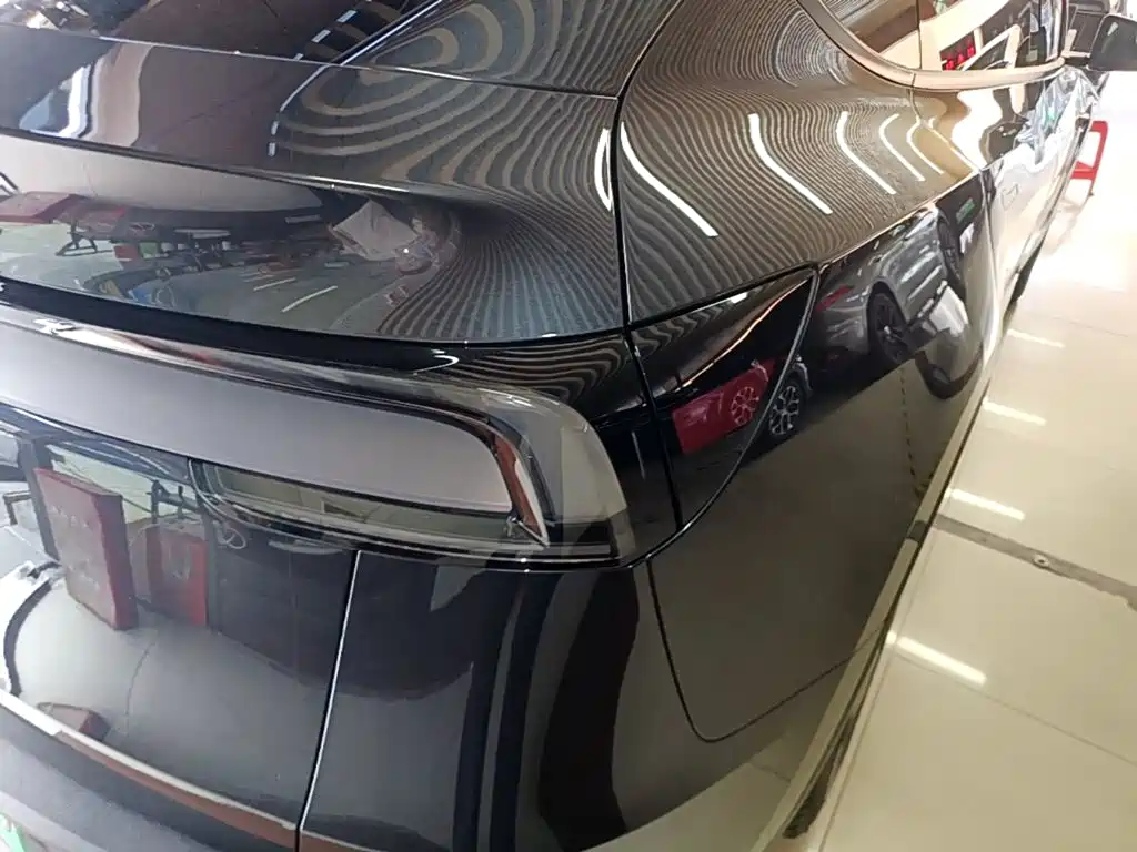 Tesla Model Y — миниатюра 8
