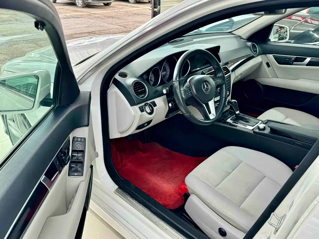 Mercedes-Benz C-Class — миниатюра 4
