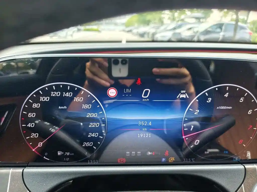 Mercedes-Benz E-Class — миниатюра 9