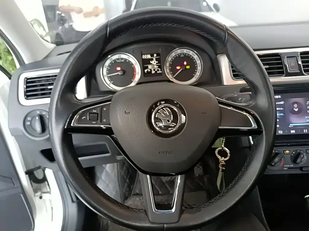Skoda Rapid — миниатюра 11