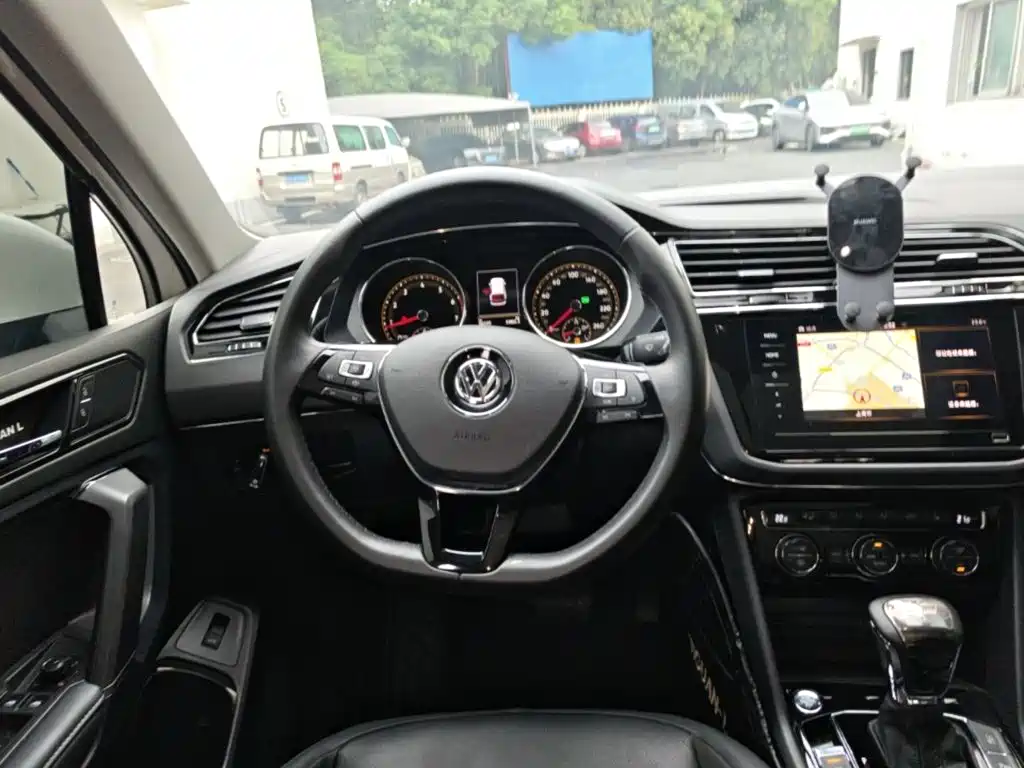 Volkswagen Tiguan L — миниатюра 11