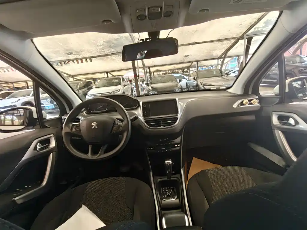 Peugeot 2008 2014 1.6L AT Fashion