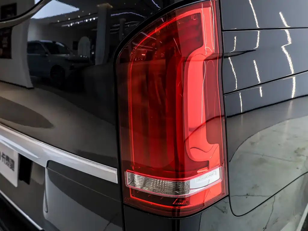 MERCEDES-BENZ V CLASS