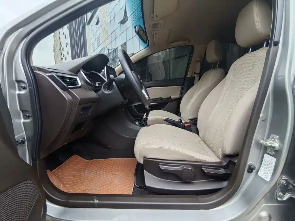 Baojun 310W — миниатюра 7