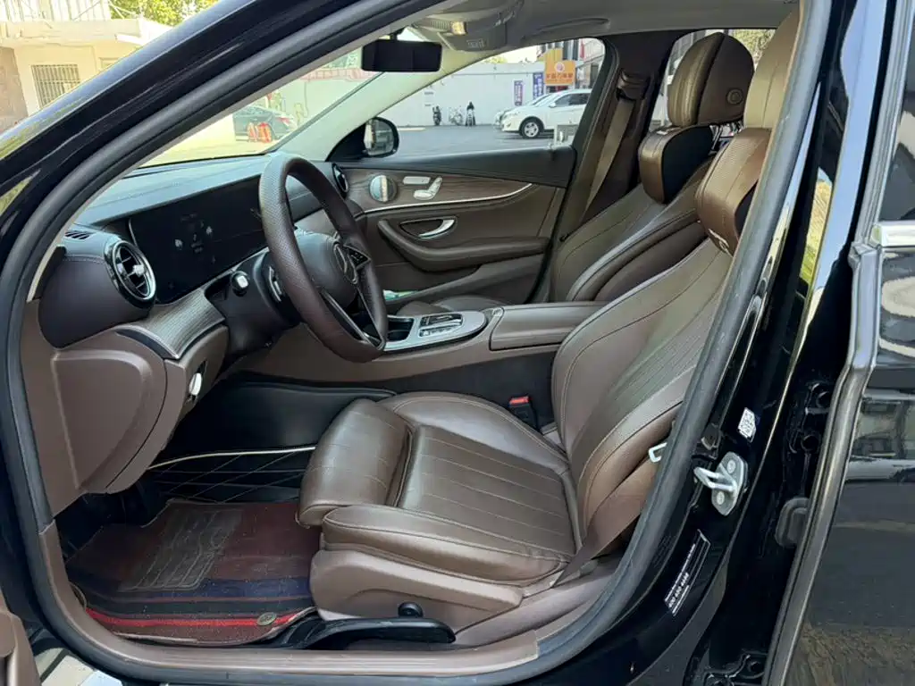 Mercedes-Benz E-Class — миниатюра 10