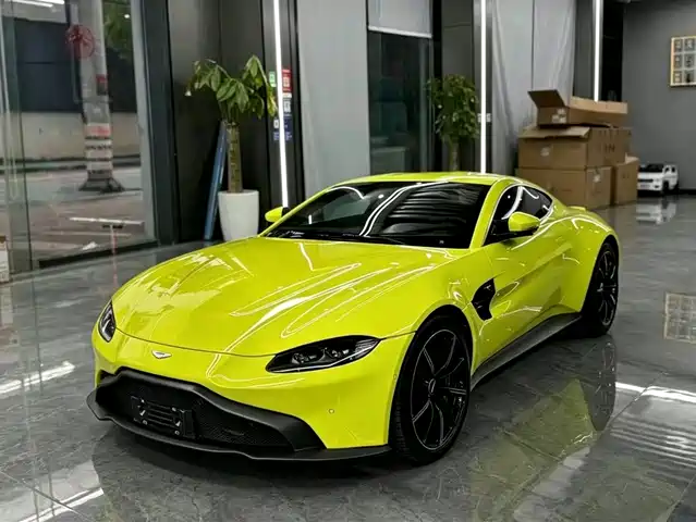 Aston Martin V8