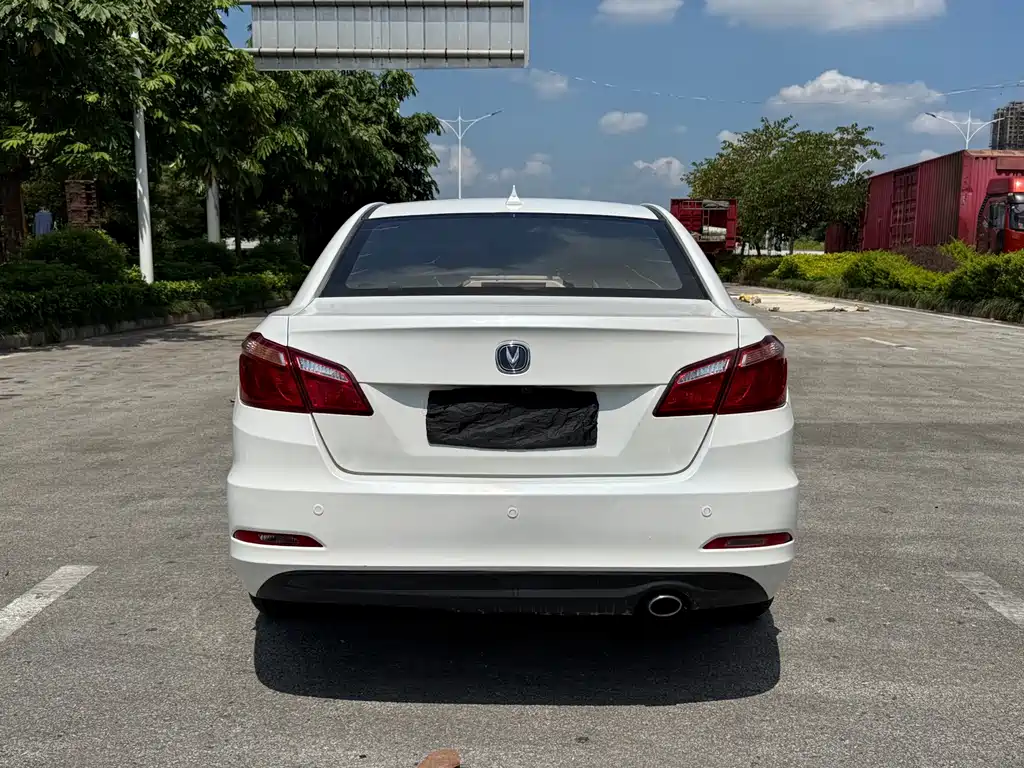 Changan Eado — миниатюра 5
