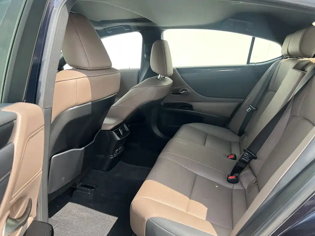 Lexus ES — миниатюра 10