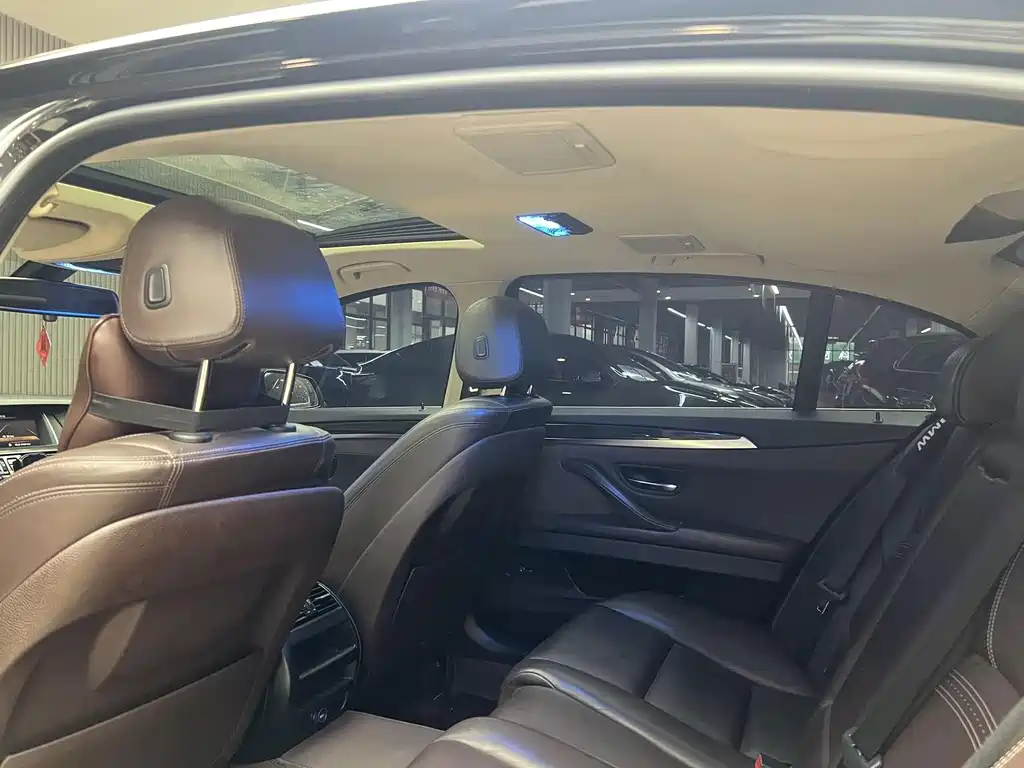 BMW 5 Series — миниатюра 14