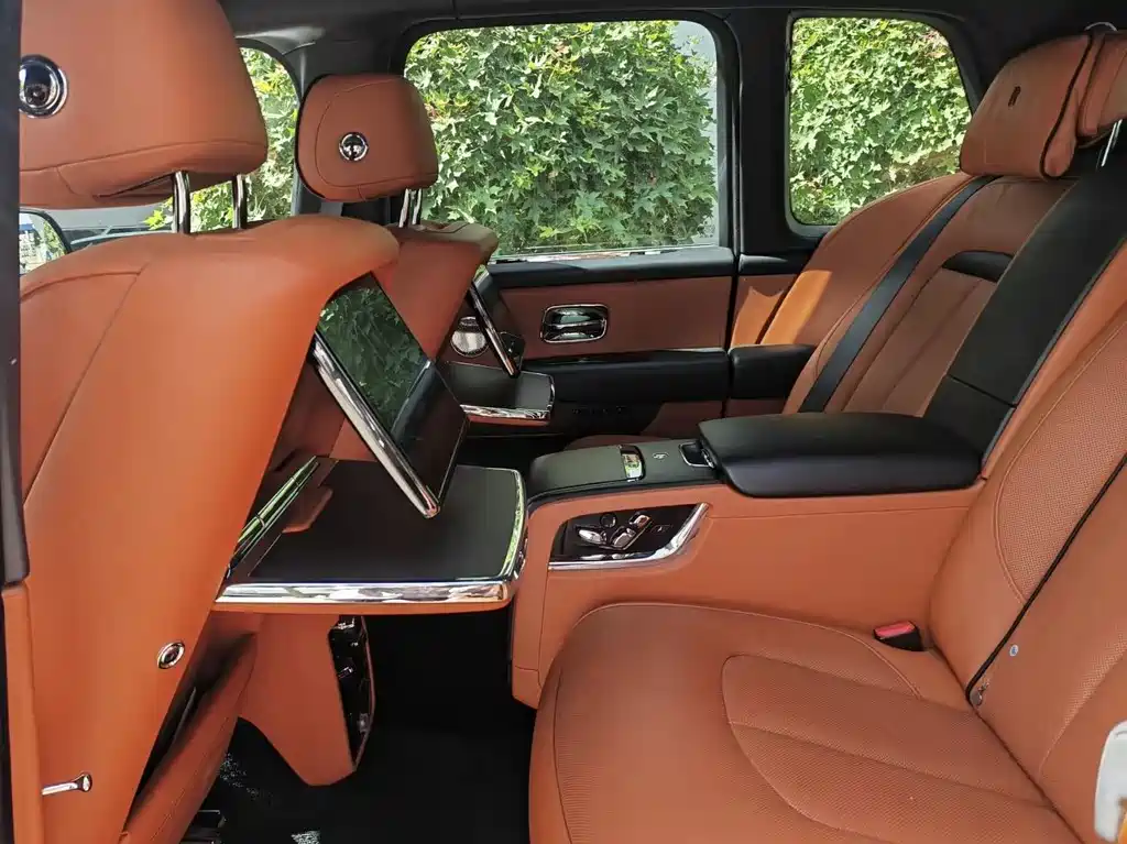 Rolls-Royce Cullinan 2018 мест