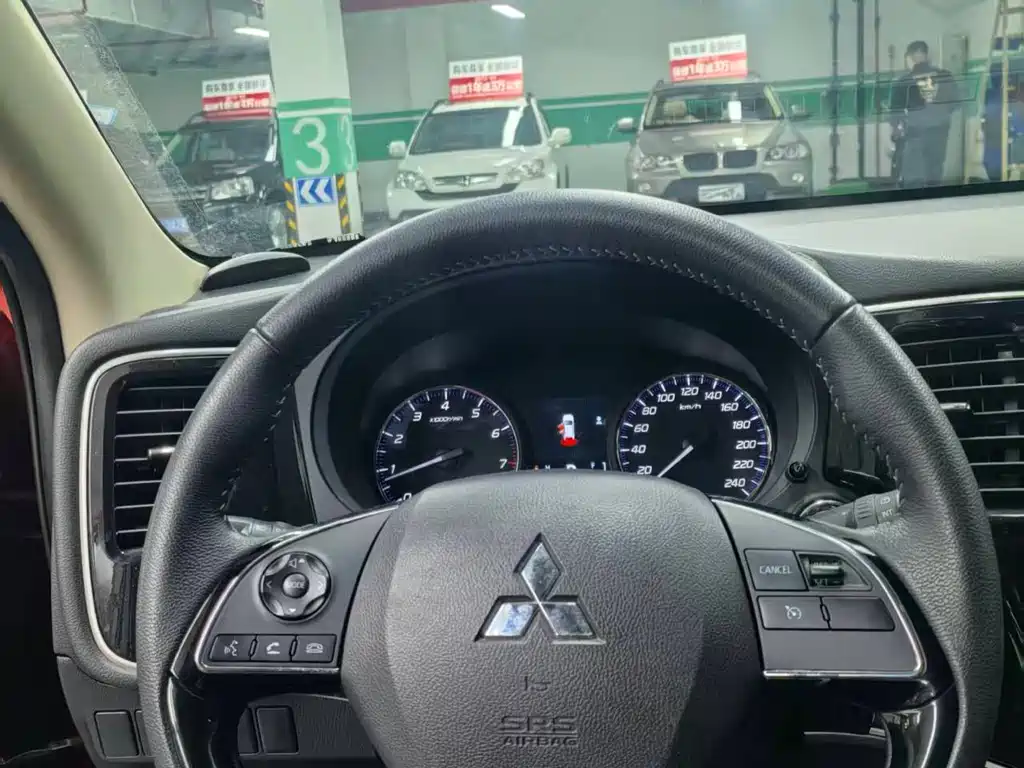 MITSUBISHI OUTLANDER