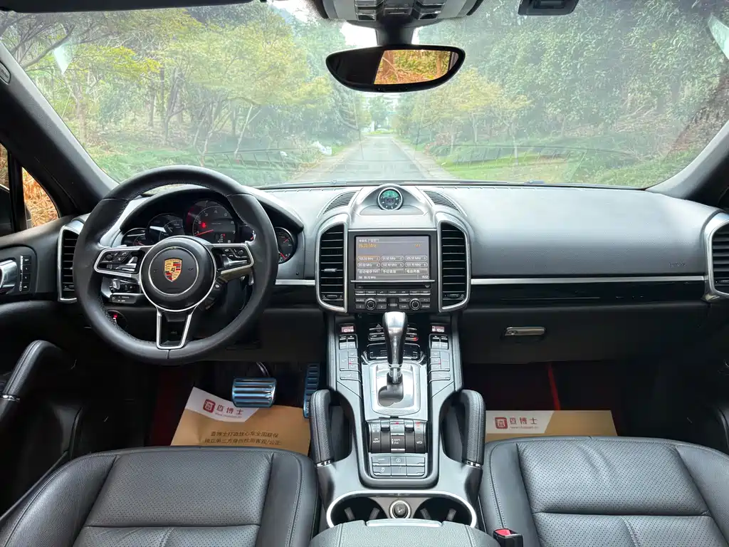 Porsche Cayenne — миниатюра 8