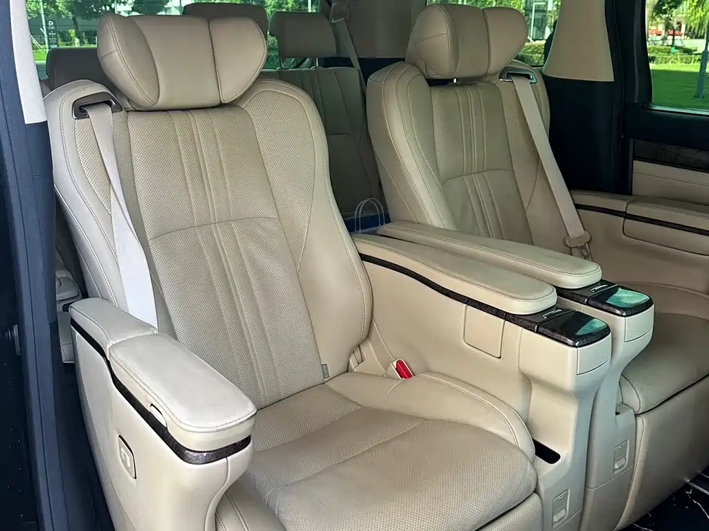 Toyota Alphard 2021 — фото 13