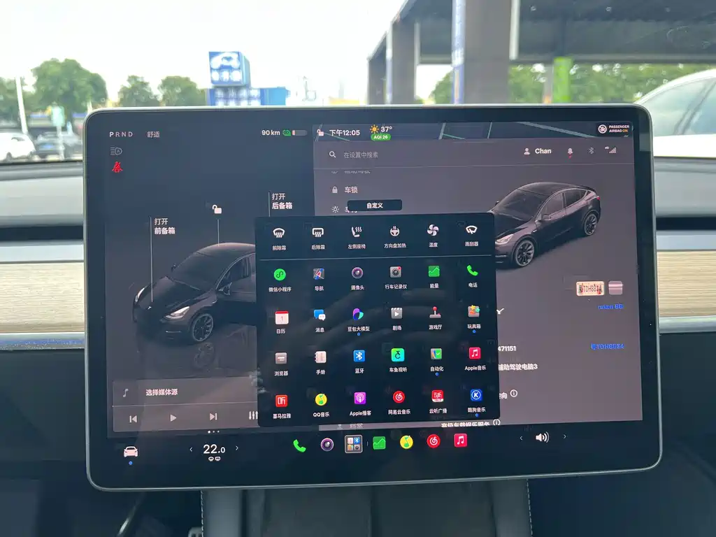 Tesla Model Y — миниатюра 10