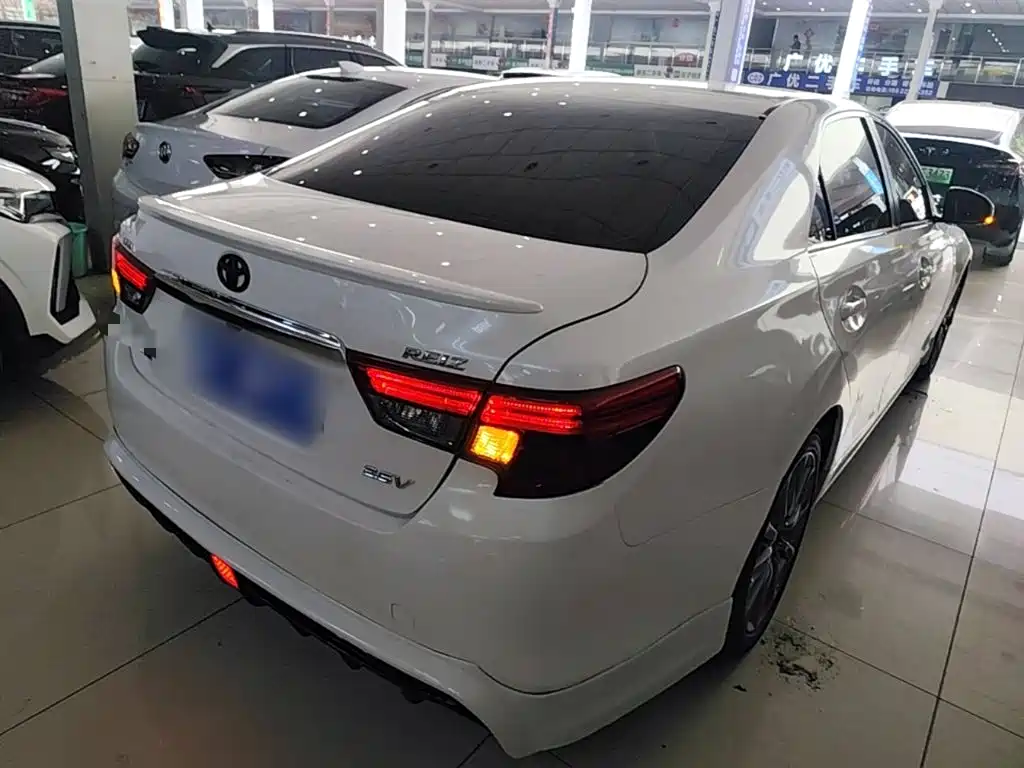 Toyota Reiz — миниатюра 7